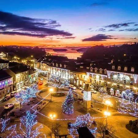 Hollies Hideaway Apartment *