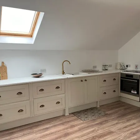 Apartment Hollies Hideaway *